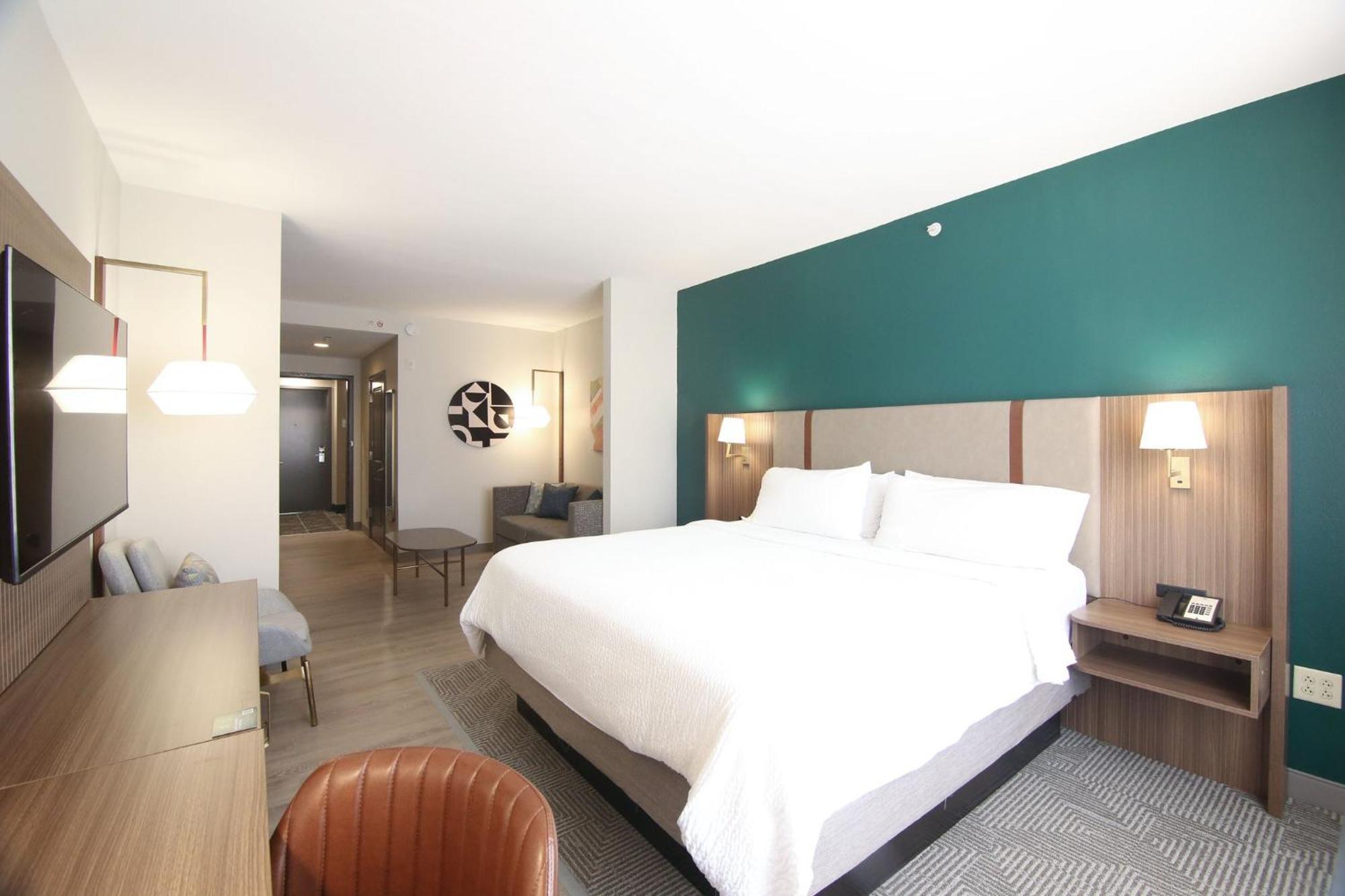 Hotel By Ihg